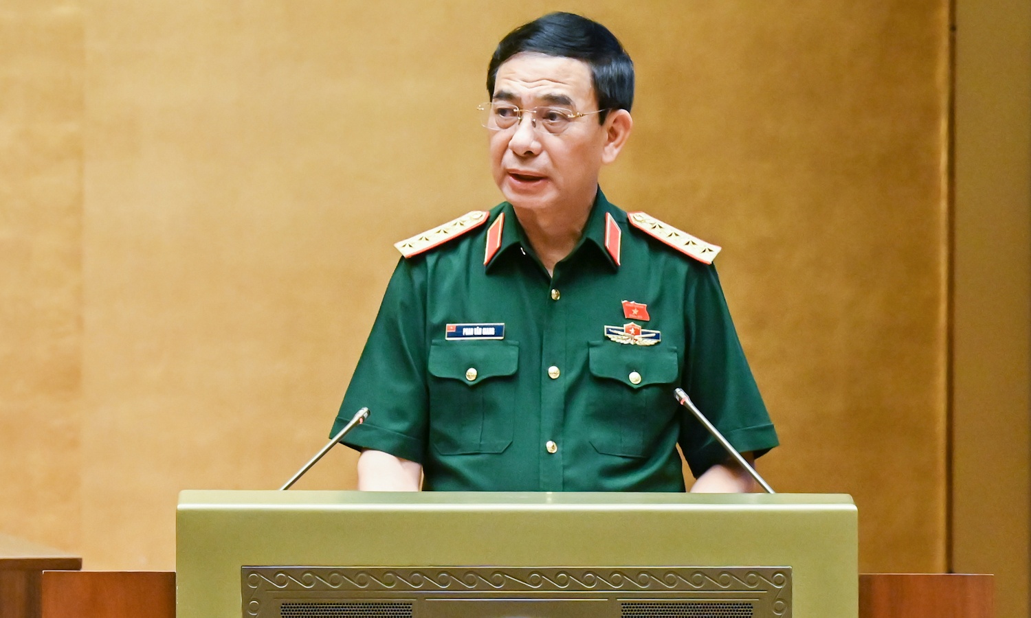 Quốc hội ảnh 1
