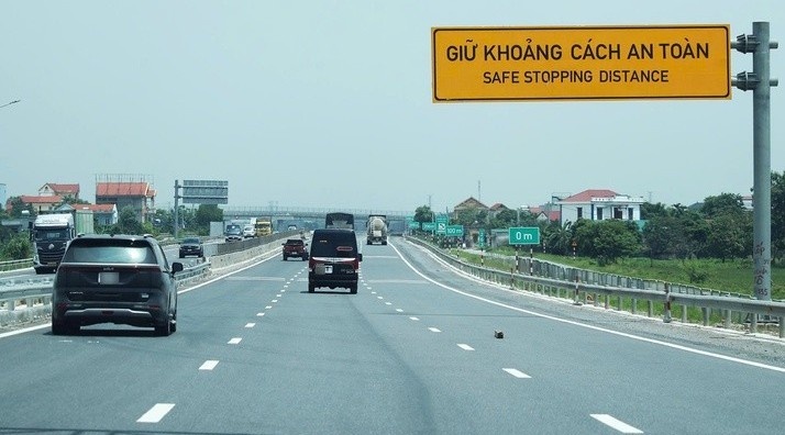 CSGT dự kiến 'mượn' làn ngược chiều cao tốc Cao Bồ để giảm ùn tắc