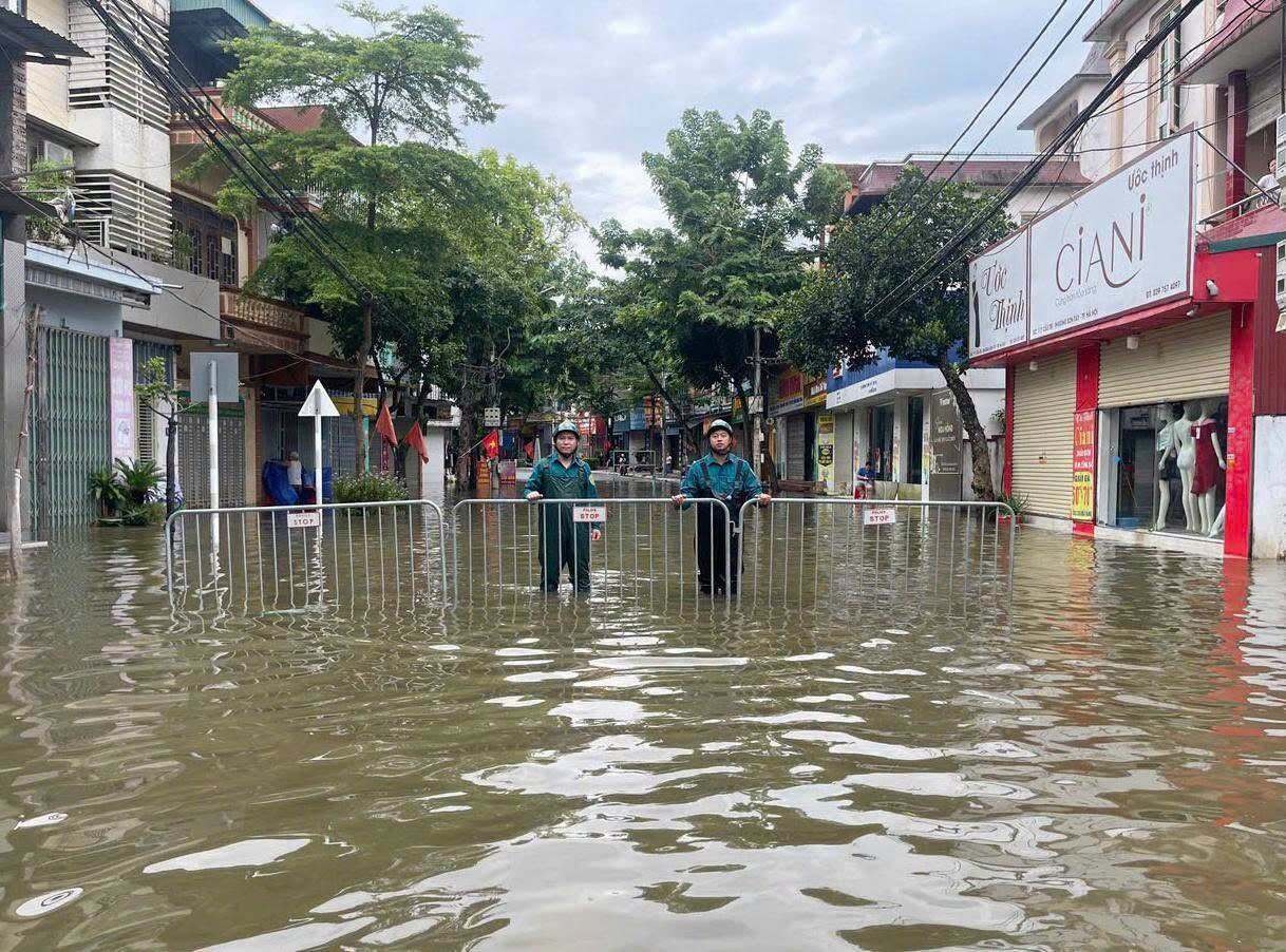 lũ tr&ecirc;n c&aacute;c s&ocirc;ng ảnh 10