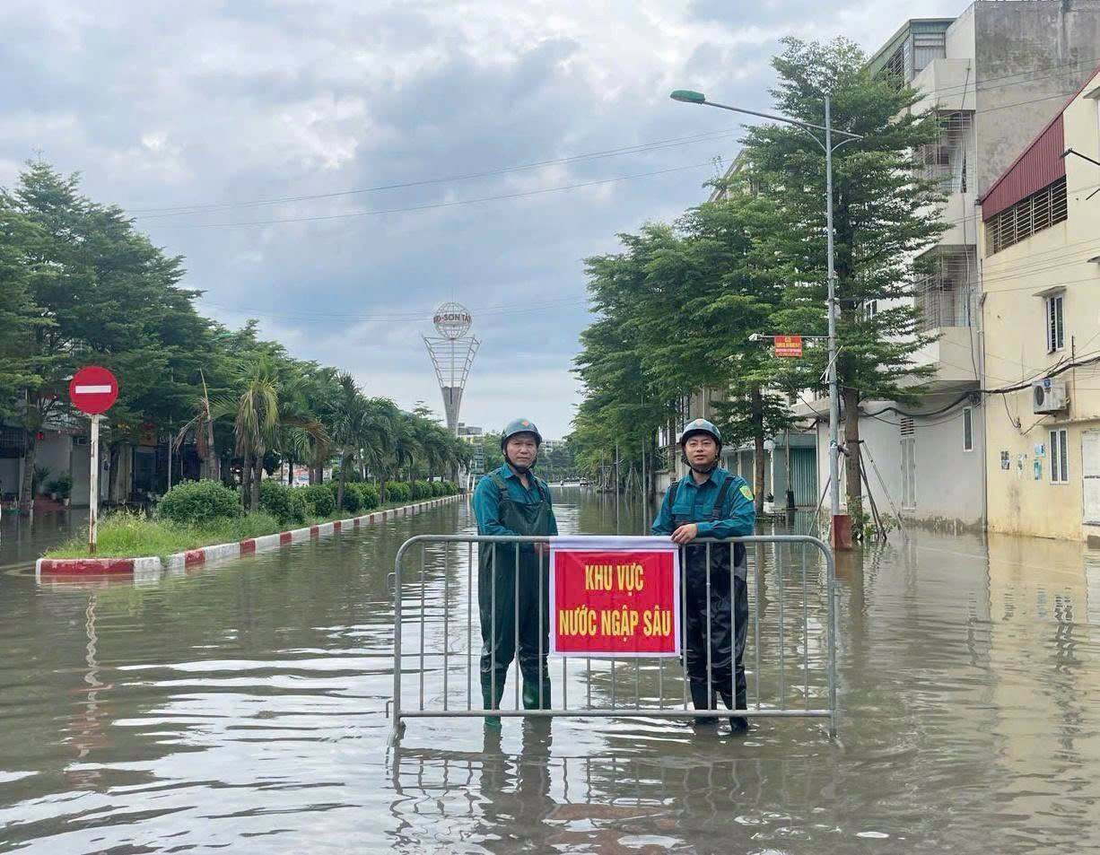lũ tr&ecirc;n c&aacute;c s&ocirc;ng ảnh 9