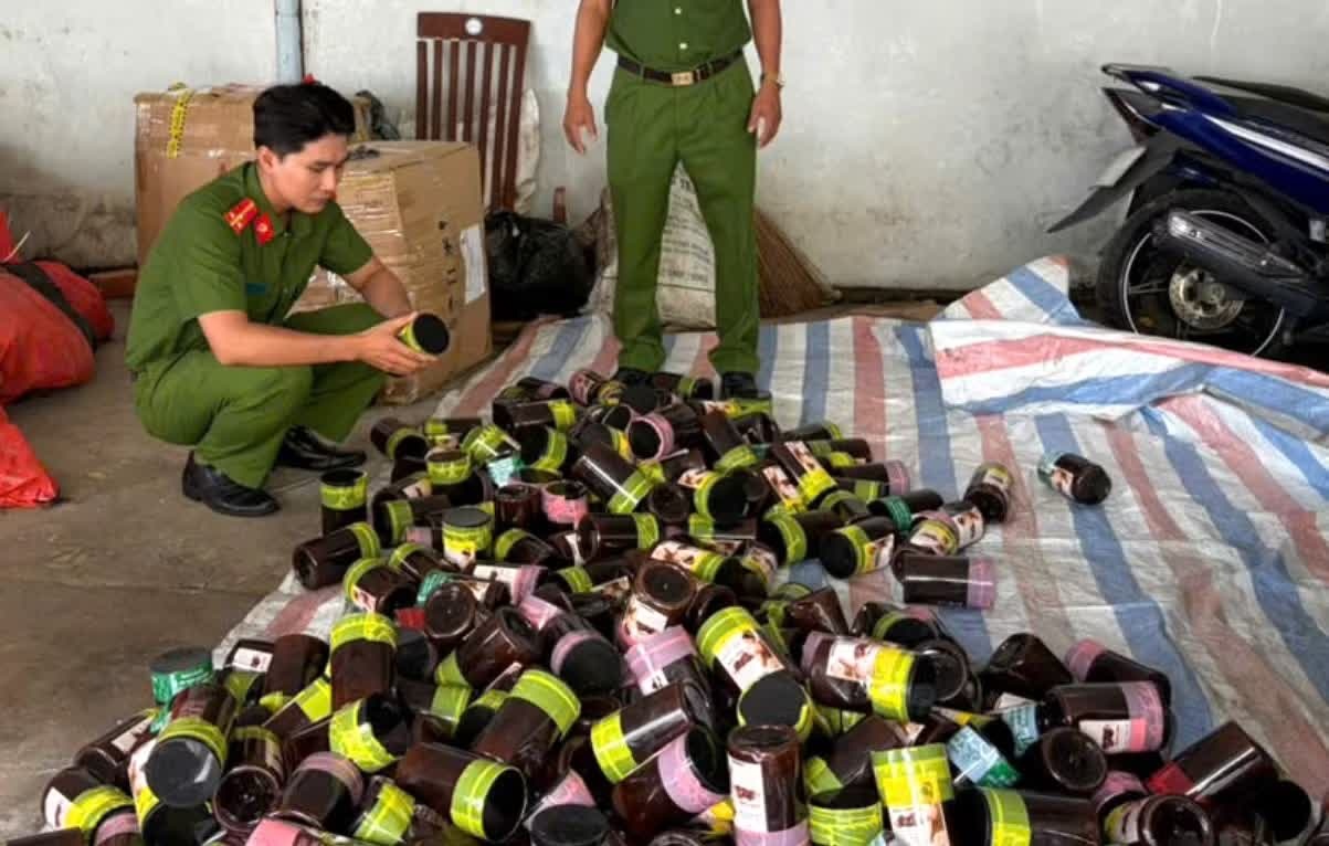 2.000 hộp mỹ phẩm,  c&oacute; dấu hiệu,  giả xuất xứ ảnh 1