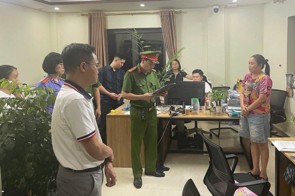 Hình ảnh khám xét công ty của vợ chồng Hải Sapa TV