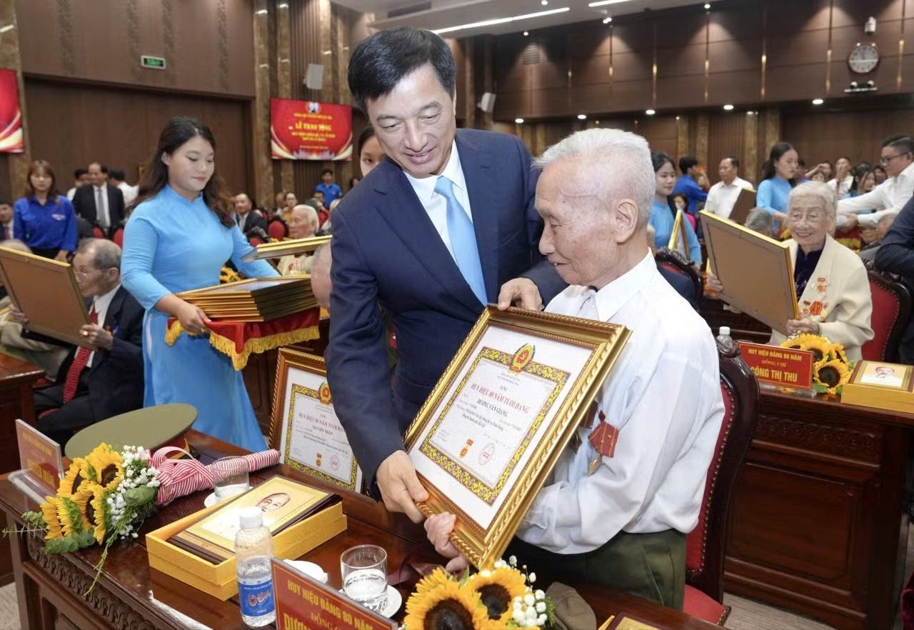 tổng b&iacute; thư ảnh 3