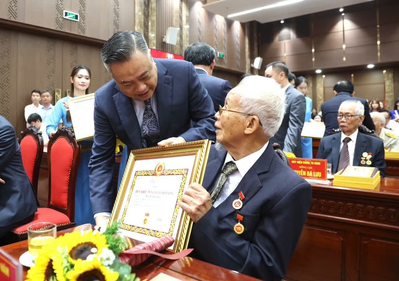 tổng b&iacute; thư ảnh 4