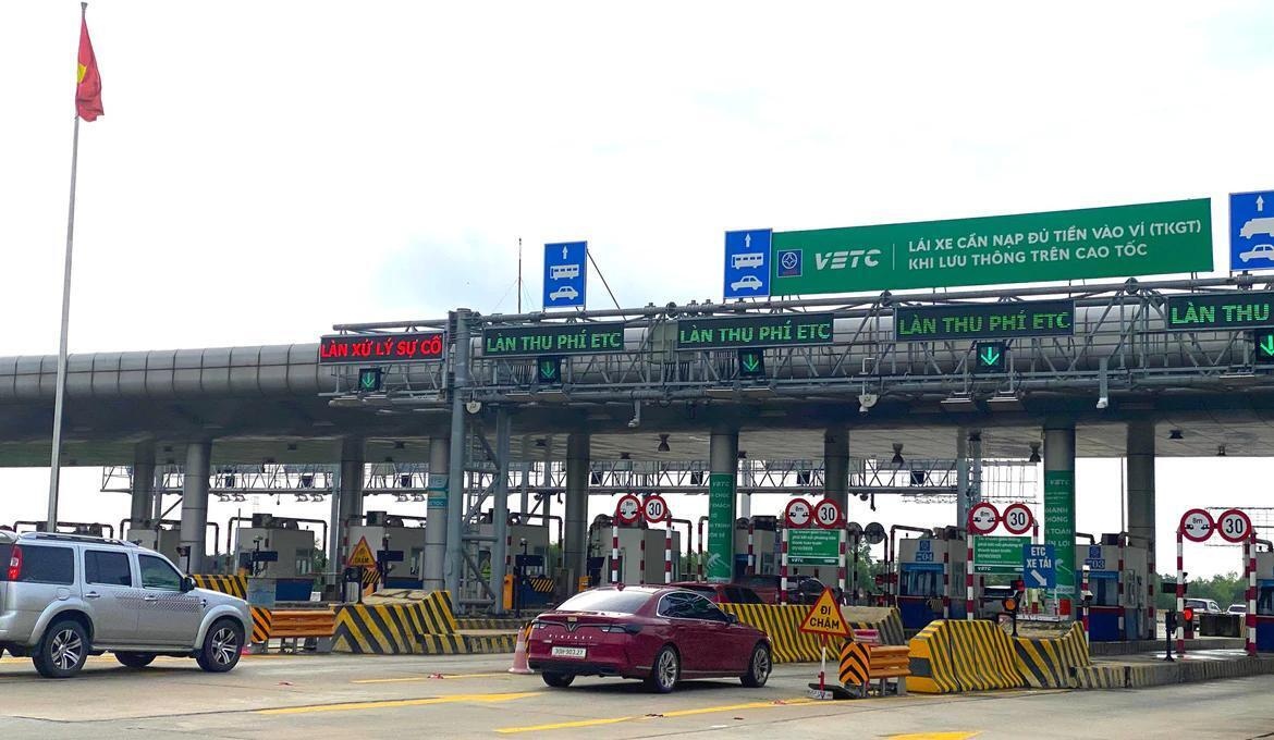 Phó Thủ tướng yêu cầu kiểm tra việc thu phí tự động không dừng ETC