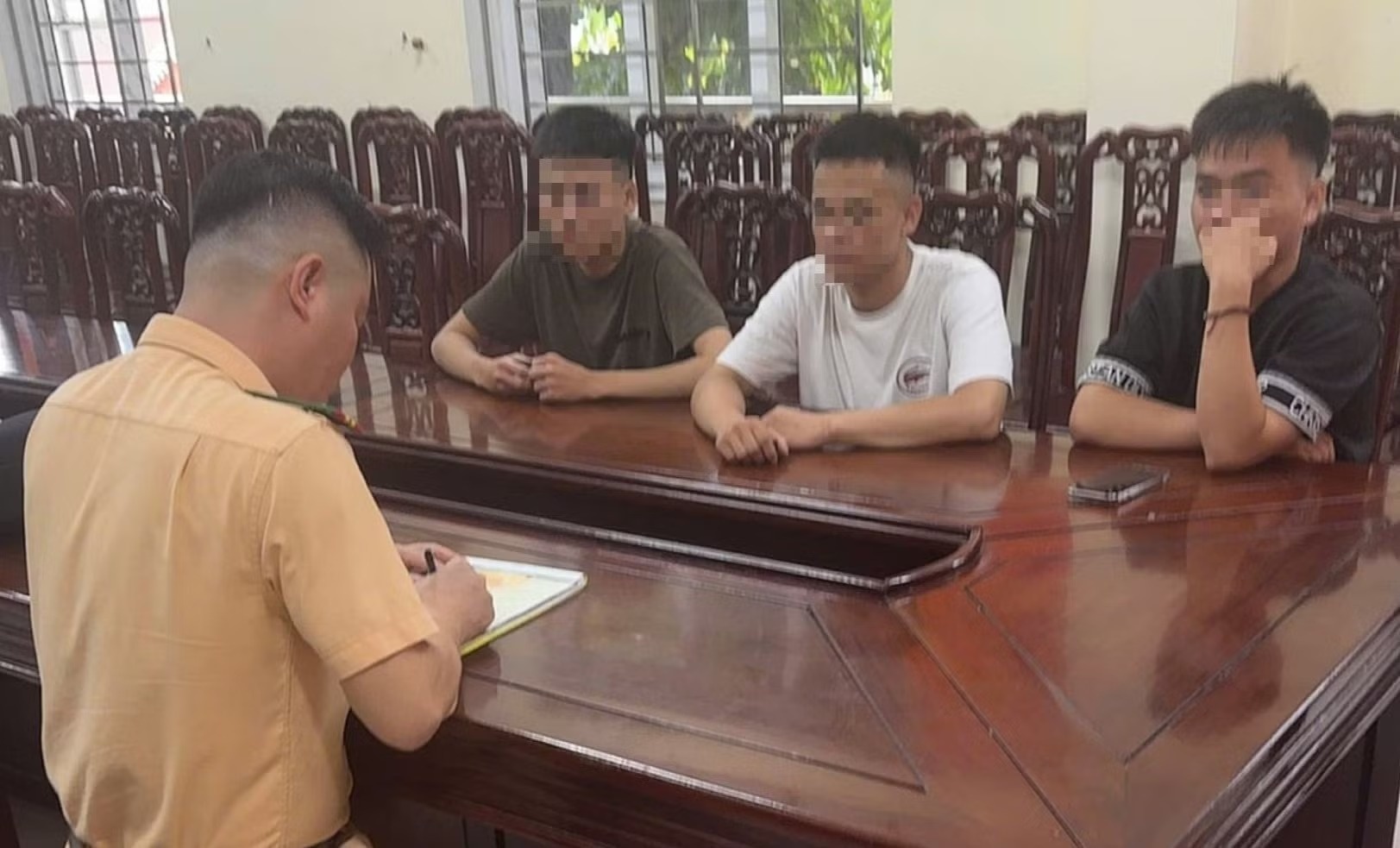 ‘Đi bão’ sau trận Việt Nam thắng Thái Lan, 60 trường hợp bị xử lý