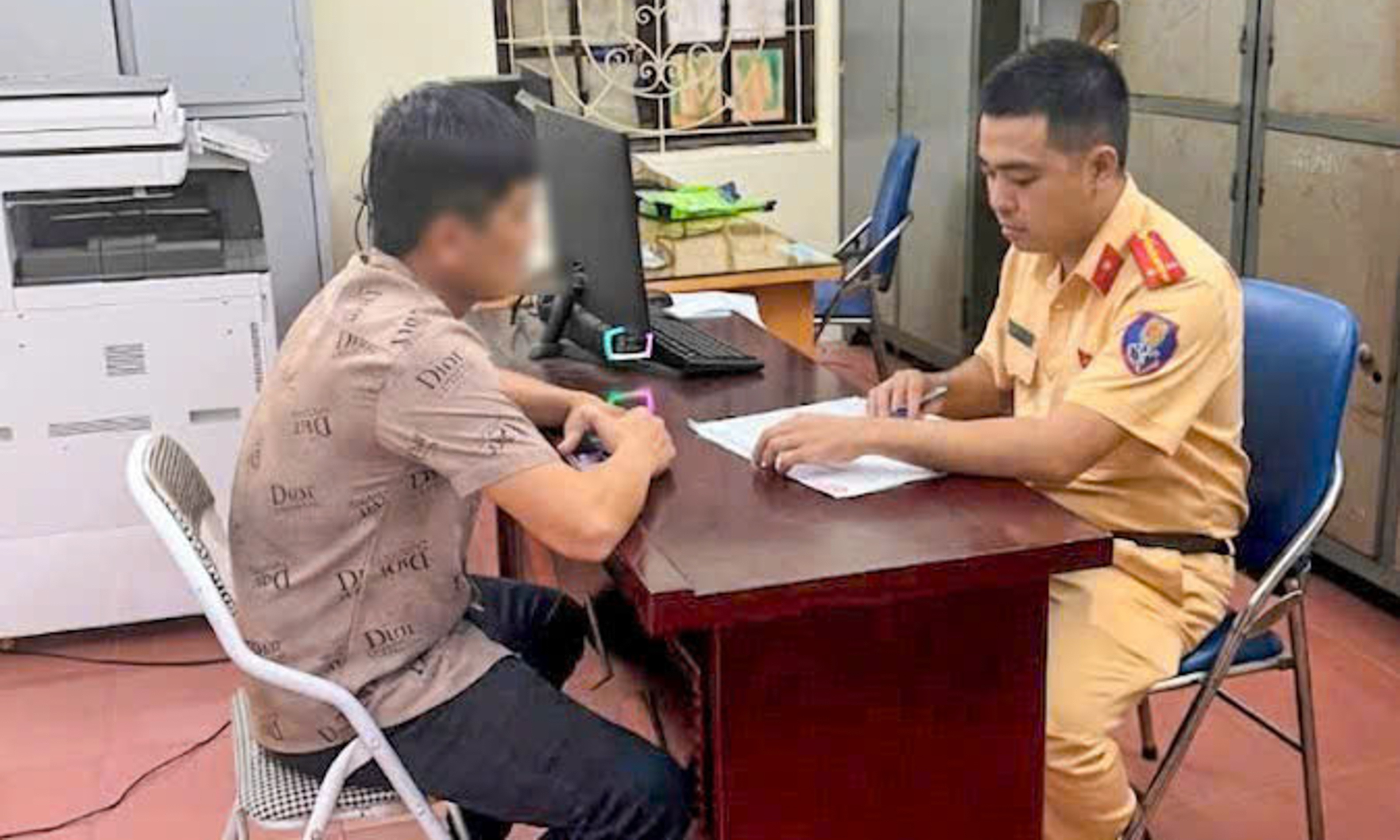 xử phạt t&agrave;i xế ảnh 2