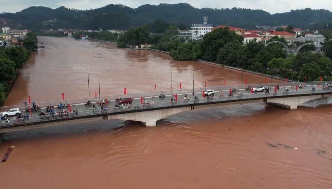 nứt cầu đ&ocirc;ng kinh ảnh 2