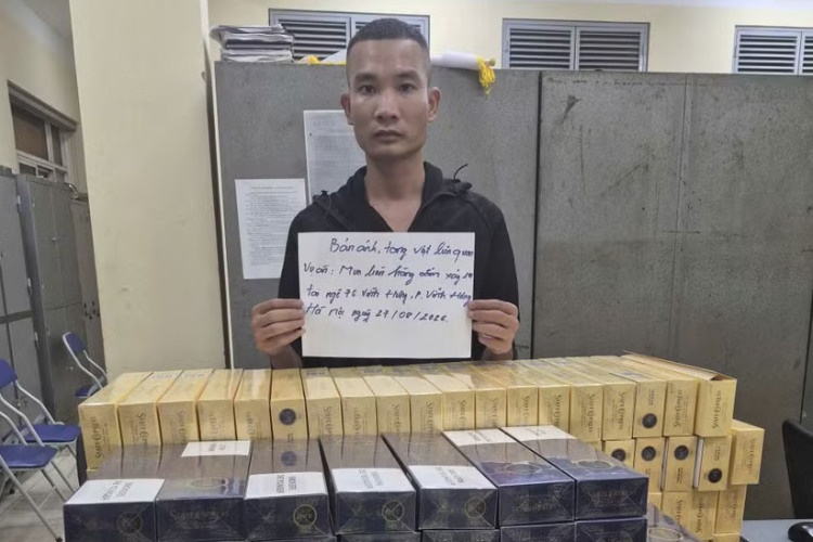 Đặt mua thuốc lá ngoại, thuê người vận chuyển để 'né' Công an