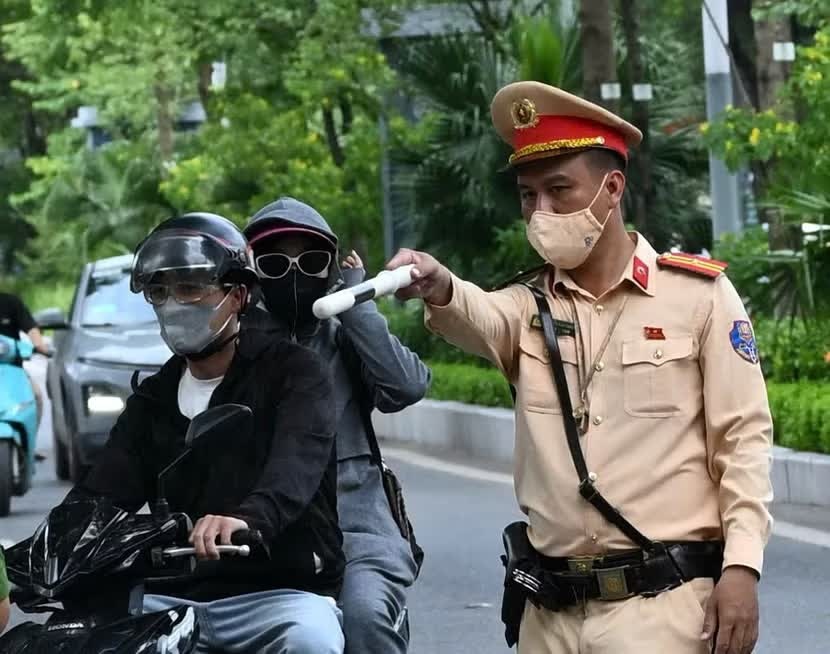 Thấy chốt CSGT, kiểm tra, nồng độ cồn ảnh 5 Thấy chốt CSGT, kiểm tra, nồng độ cồn ảnh 5