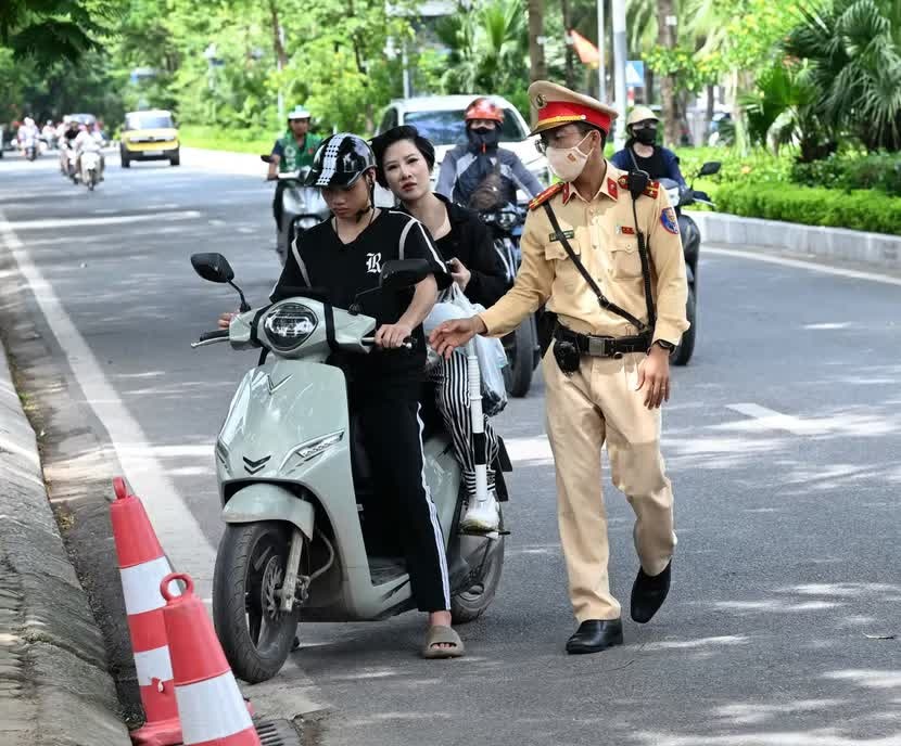 Thấy chốt CSGT, kiểm tra, nồng độ cồn ảnh 6 Thấy chốt CSGT, kiểm tra, nồng độ cồn ảnh 6