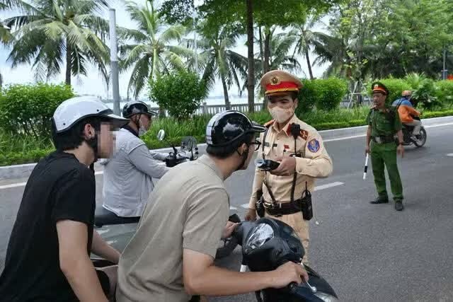 Thấy chốt CSGT, kiểm tra, nồng độ cồn ảnh 4 Thấy chốt CSGT, kiểm tra, nồng độ cồn ảnh 4