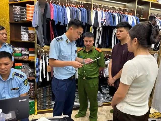 kinh doanh quần &aacute;o,  giả mạo nh&atilde;n hiệu,  nổi tiếng ảnh 1