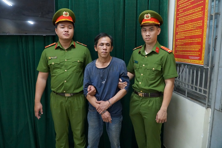 Công an TP.HCM bắt nghi phạm cướp tiệm vàng sau hơn một giờ gây án