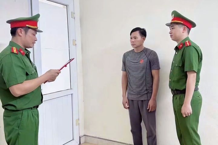 đ&aacute;nh nam sinh,  16 tuổi,  tại ph&ograve;ng gym ảnh 1