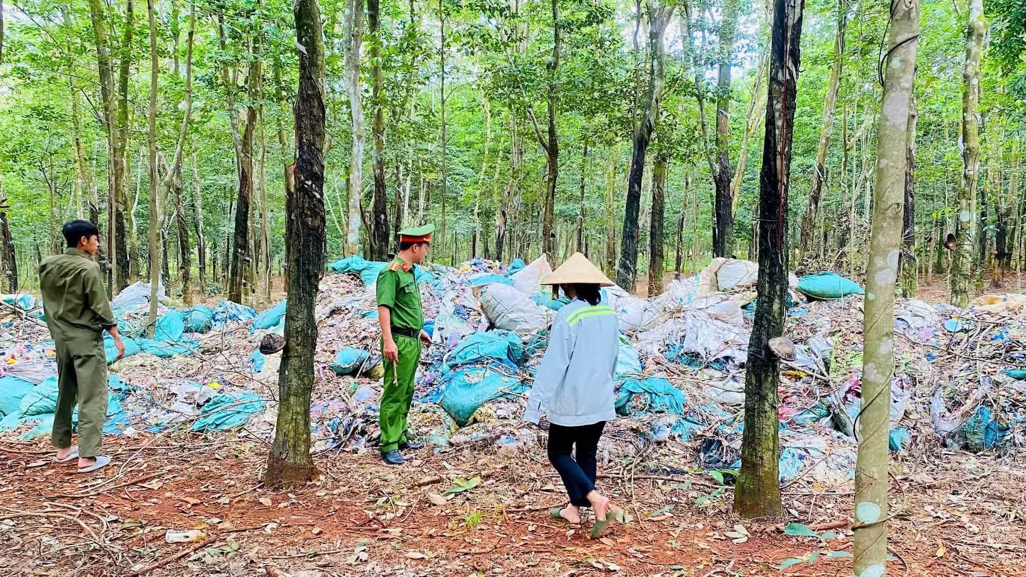 Cơ sở chế biến nhựa đổ trái phép hơn 8 tấn chất thải rắn