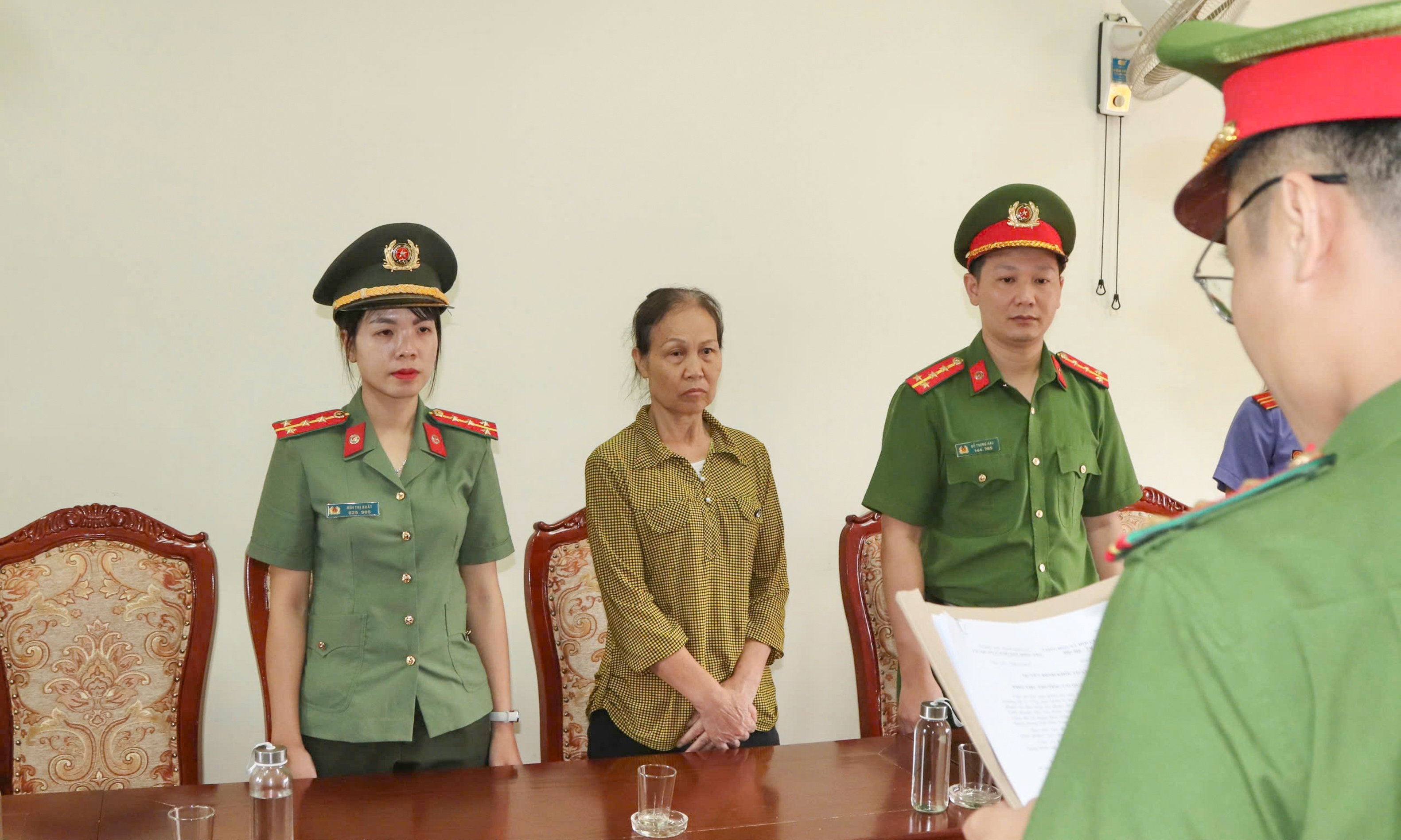 Khởi tố người phụ nữ dùng hàn the sản xuất bánh cuốn