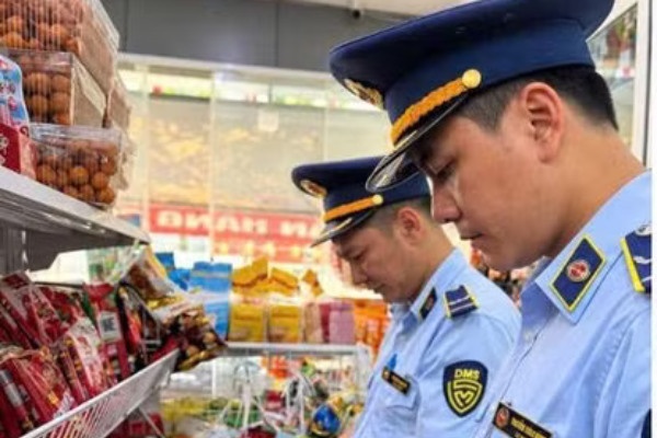 Phát hiện hàng nghìn thực phẩm, bánh trung thu, thuốc lá vi phạm