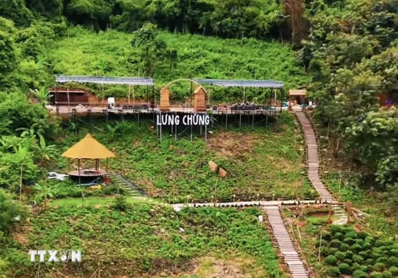 Phạt 2 chủ tiệm cà phê Lưng Chừng vì xây dựng trên đất rừng phòng hộ