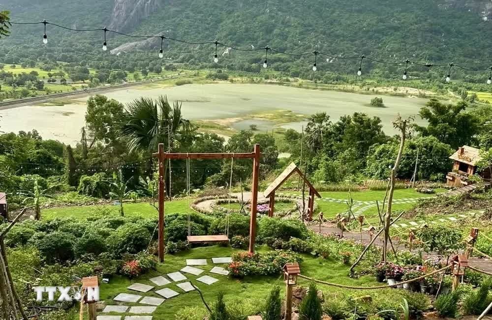 c&agrave; ph&ecirc; Lưng Chừng,  Chủ tiệm Lưng Chừng,  Chủ qu&aacute;n Lưng Chừng ảnh 2