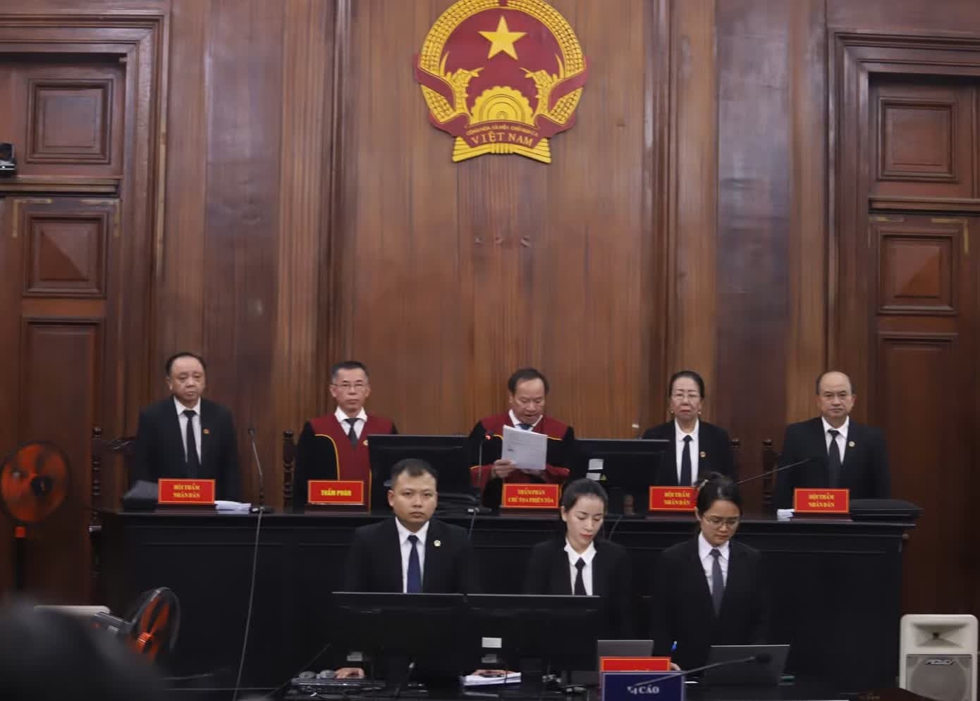 ca sĩ Chi D&acirc;n,  người mẫu An T&acirc;y ảnh 1