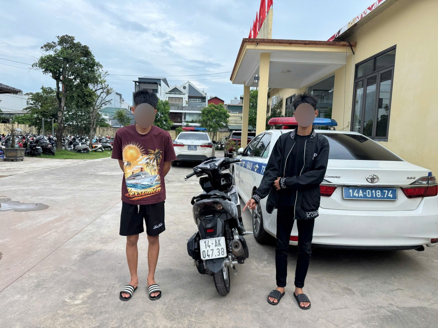 Xử phạt thanh niên lái xe máy 'bốc đầu', khoe trên mạng xã hội