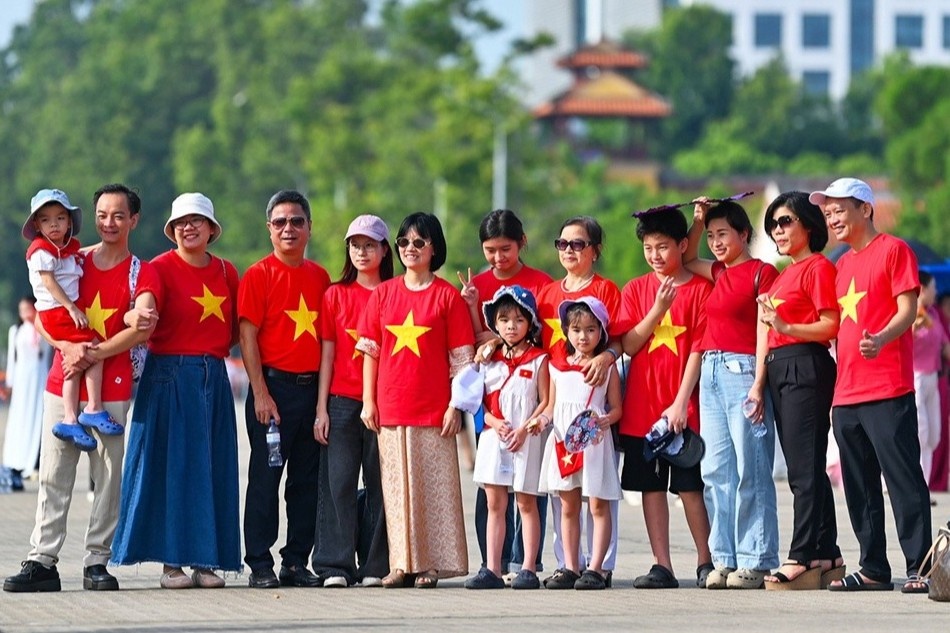 Bắc Bộ nắng nóng, Nam Bộ mưa dông rải rác