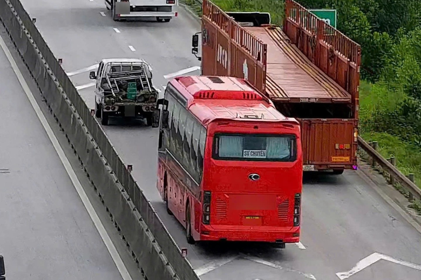 CSGT sẽ xử lý nghiêm xe chạy 'rùa bò' bám làn trái trên cao tốc