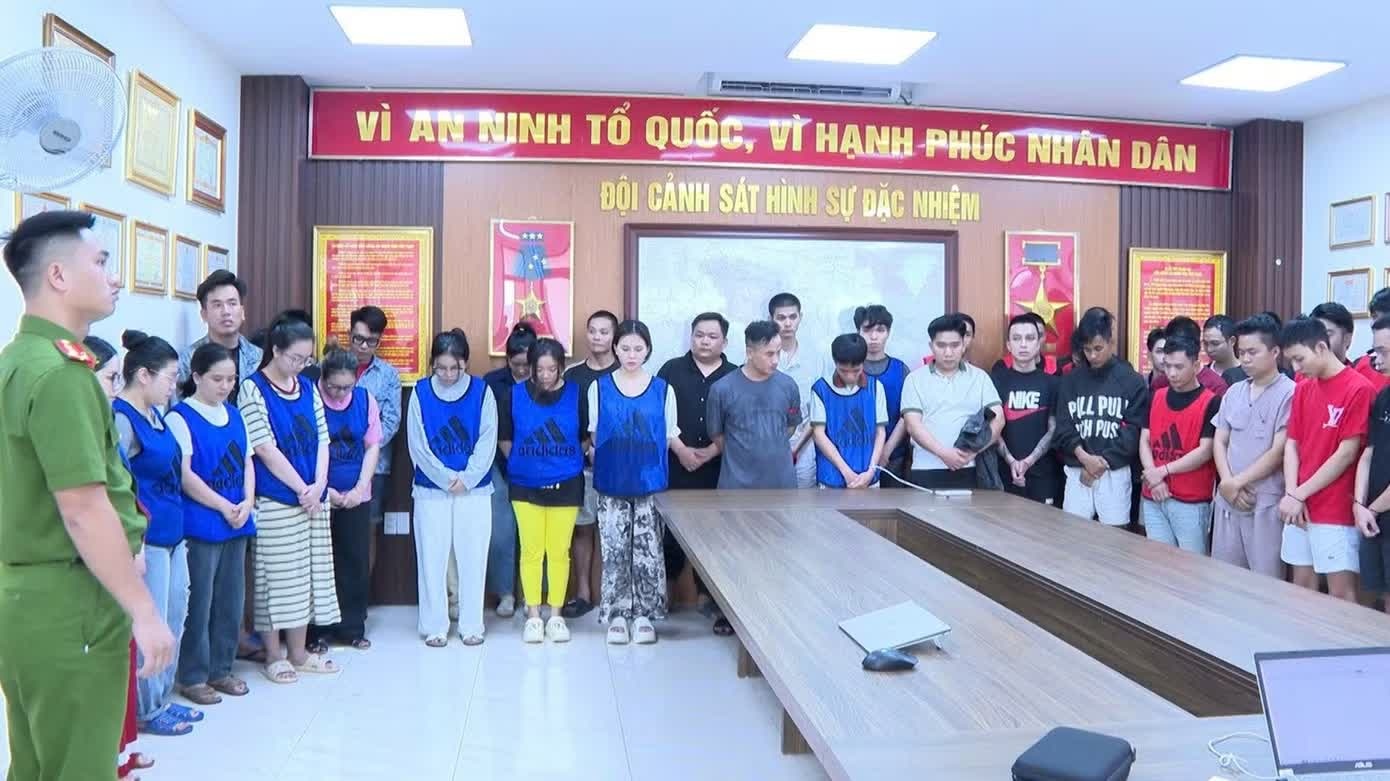 Bắt ổ nhóm chuyên lừa phụ nữ Việt có điều kiện