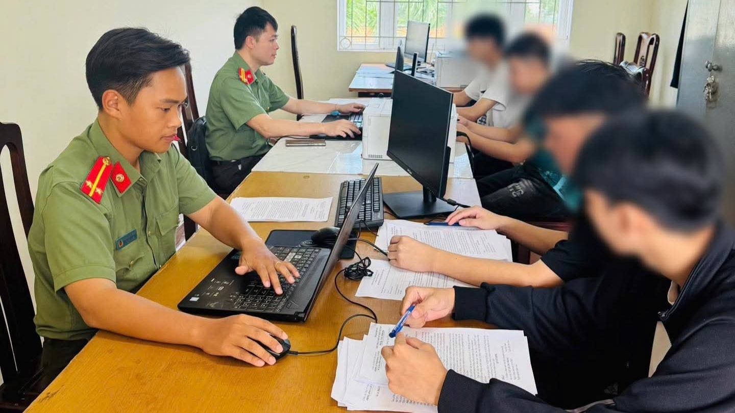 Xử phạt 9 người mua bán trái phép thông tin 34 tài khoản ngân hàng