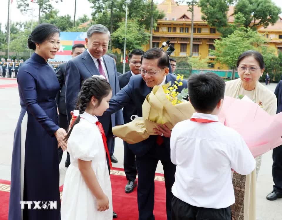 Tổng B&iacute; thư ảnh 2