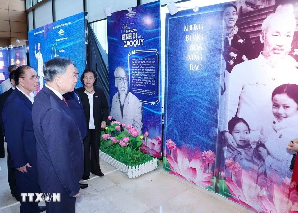 bộ ch&iacute;nh trị ảnh 2