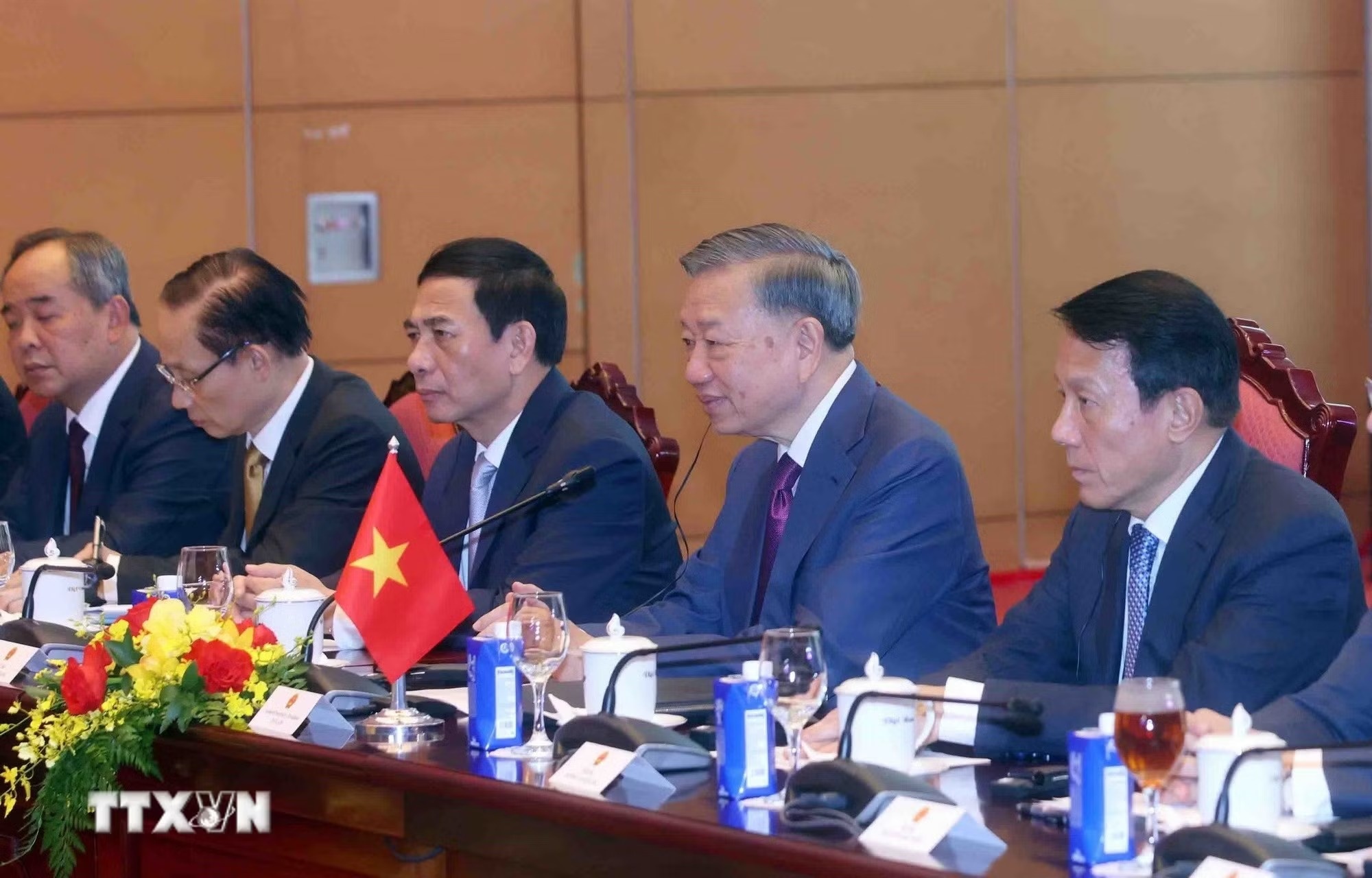 tổng b&iacute; thư ảnh 2