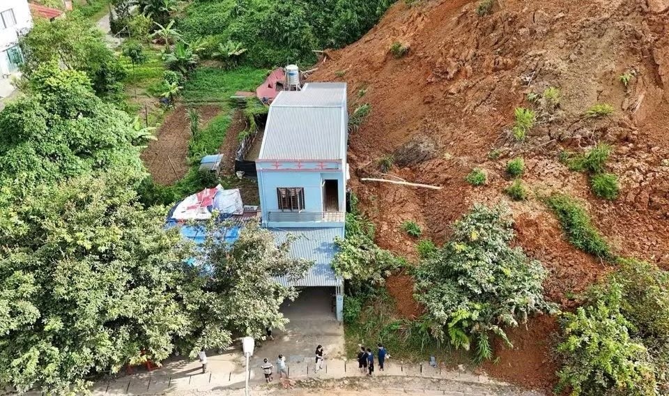Sạt lở ảnh 1