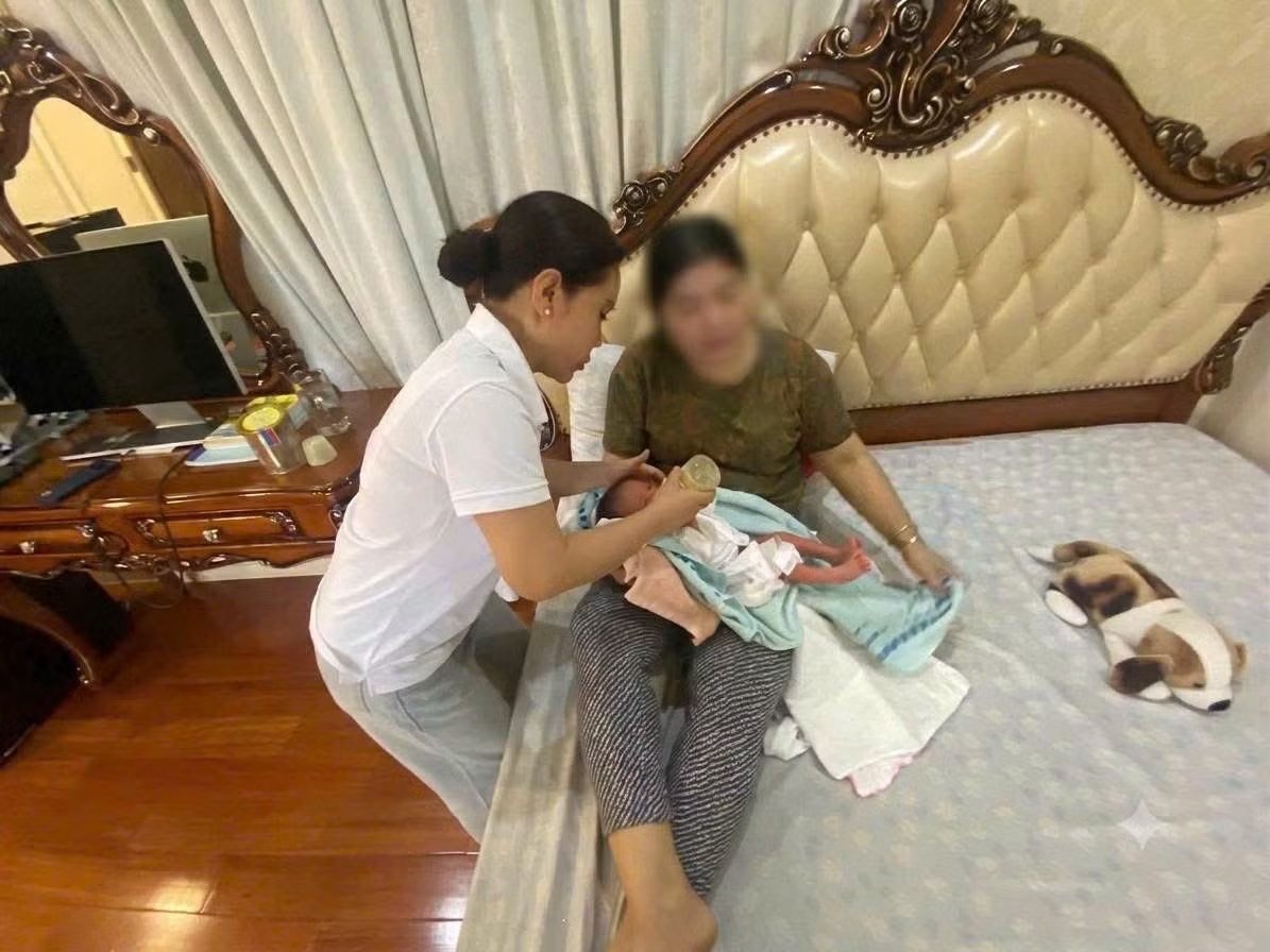 Một phụ nữ che mặt bỏ lại bé trai còn cuống rốn trước cửa nhà ở TP.HCM