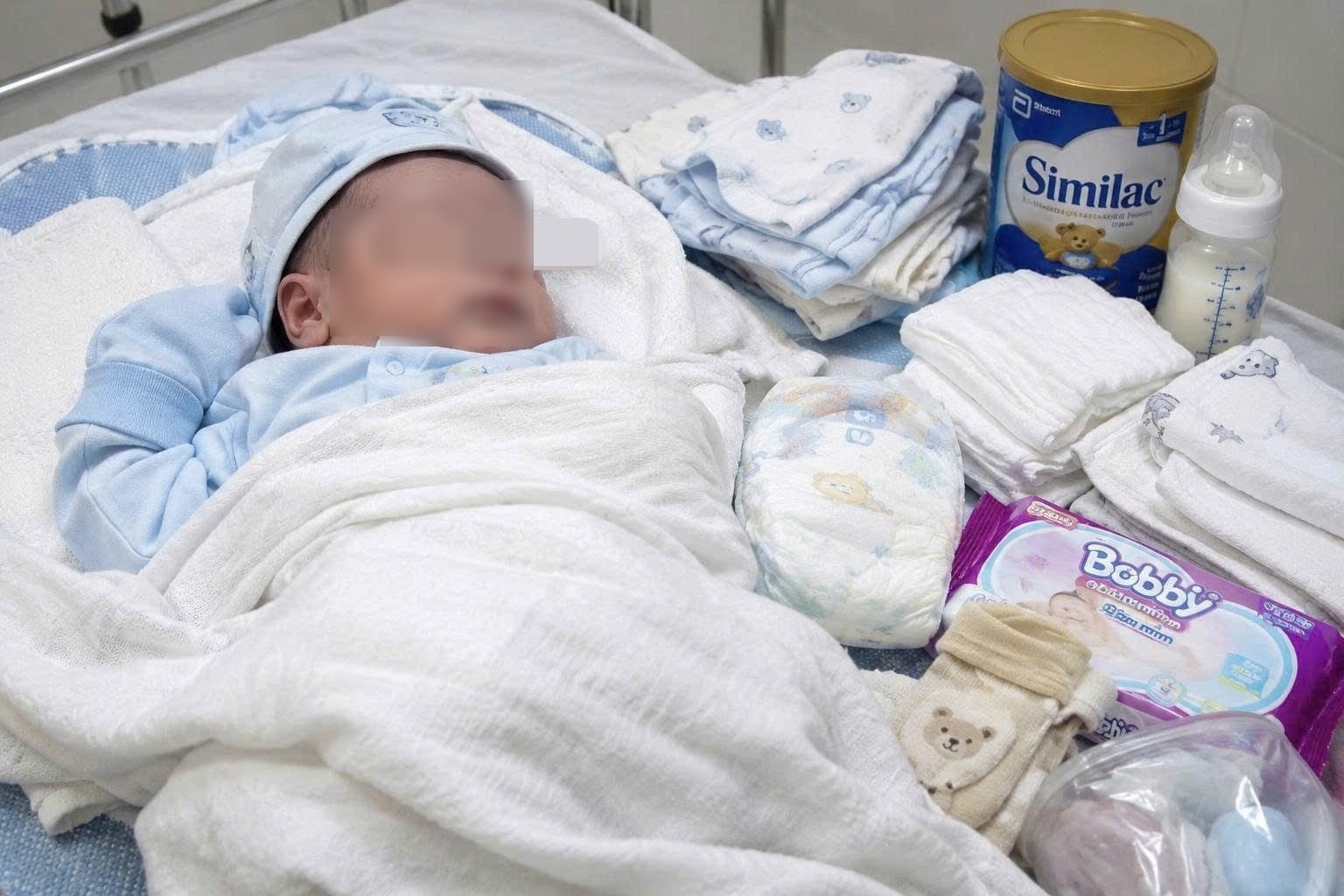Bé trai sơ sinh bị bỏ rơi tại khu đất trống