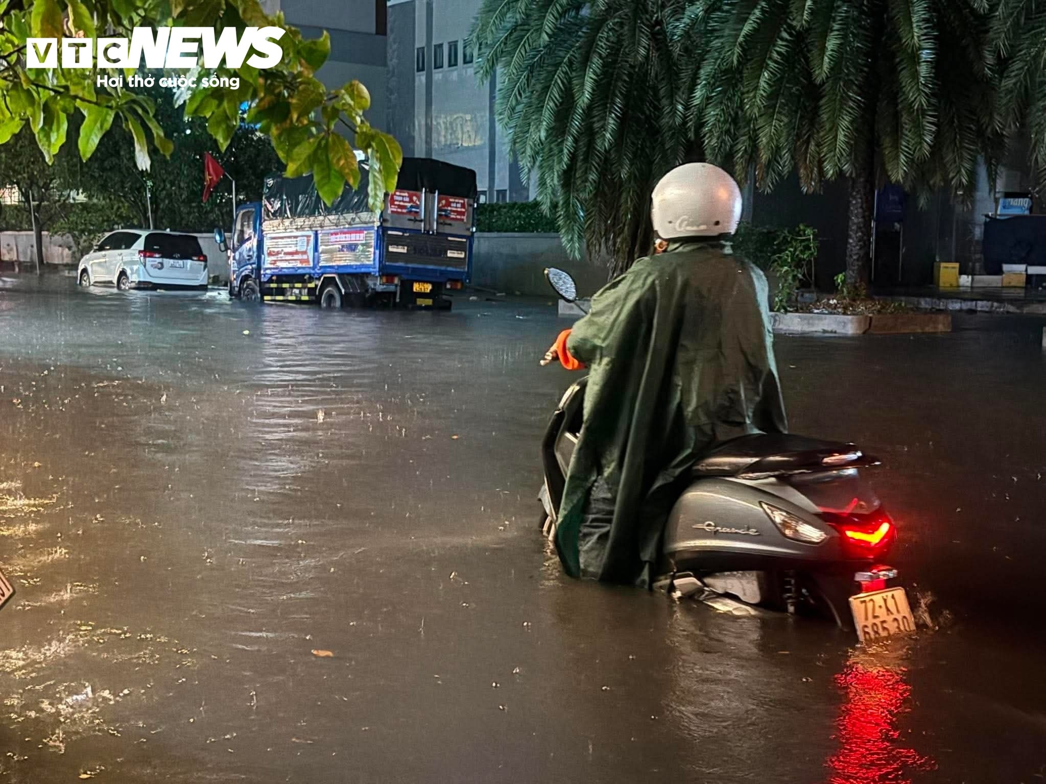 mưa lớn tp.hcm ảnh 3