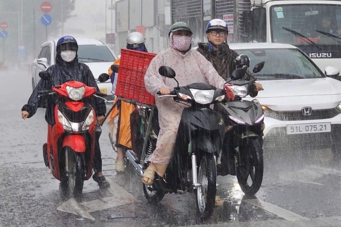 Chuyên gia lý giải nguyên nhân trận mưa lớn nhất từ đầu năm tại TP.HCM