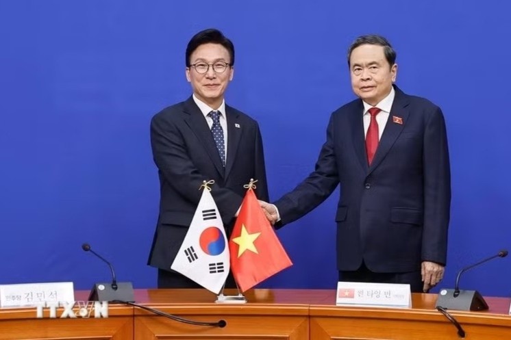 Chủ tịch Quốc hội Trần Thanh Mẫn tiếp Chủ tịch Đảng Dân chủ Đồng hành Hàn Quốc