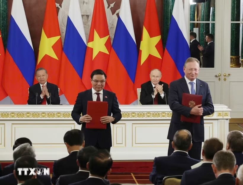 Lễ trao các văn kiện hợp tác Việt Nam - Liên bang Nga