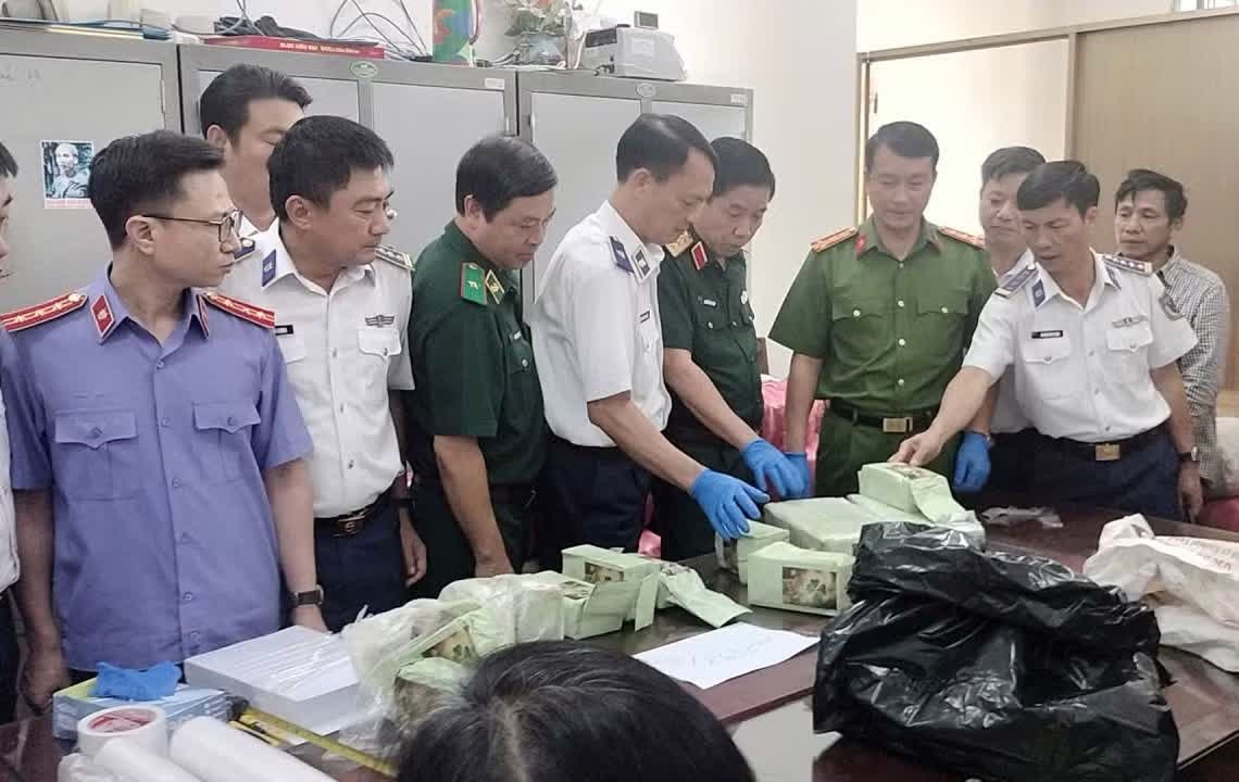 1 tấn ma t&uacute;y ảnh 3