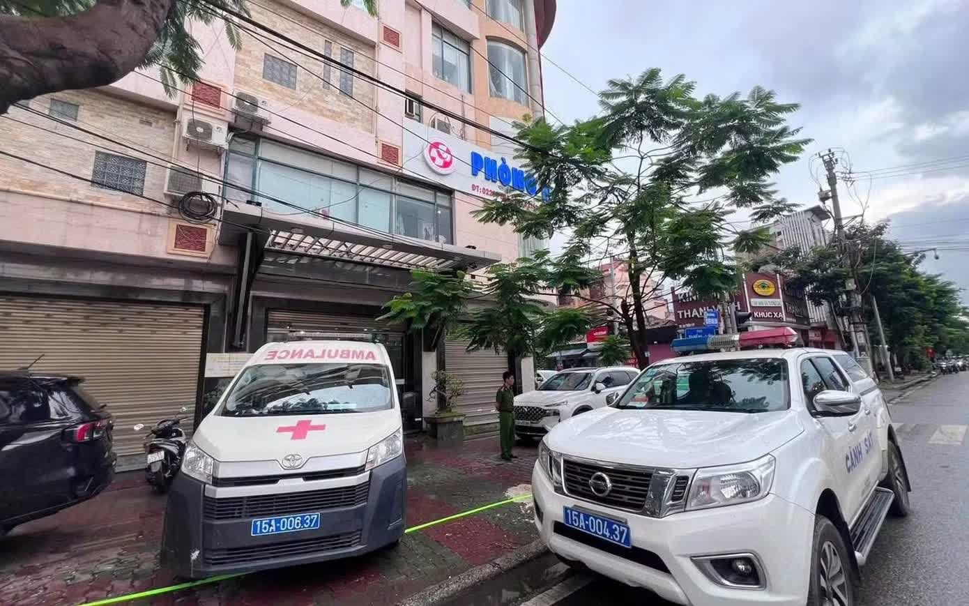 Ph&ograve;ng kh&aacute;m Phượng Đỏ,  Gi&aacute;m đốc Phượng Đỏ,  Chủ Phượng Đỏ ảnh 2