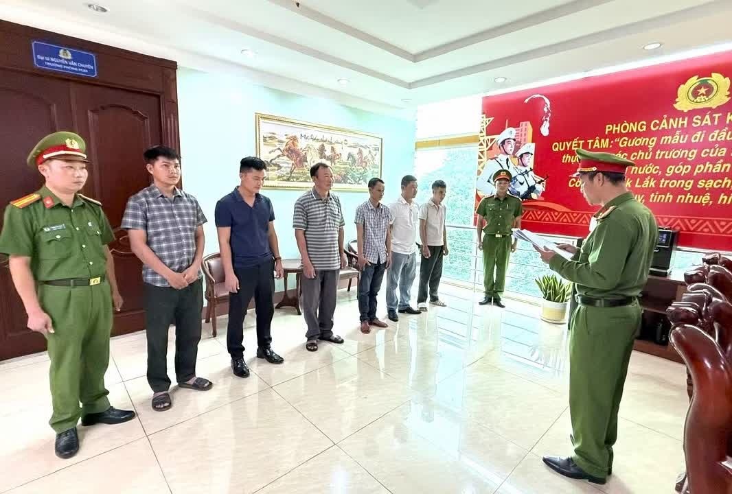Khởi tố 9 cán bộ bảo vệ rừng nhận tiền doanh nghiệp để 'thông' chốt