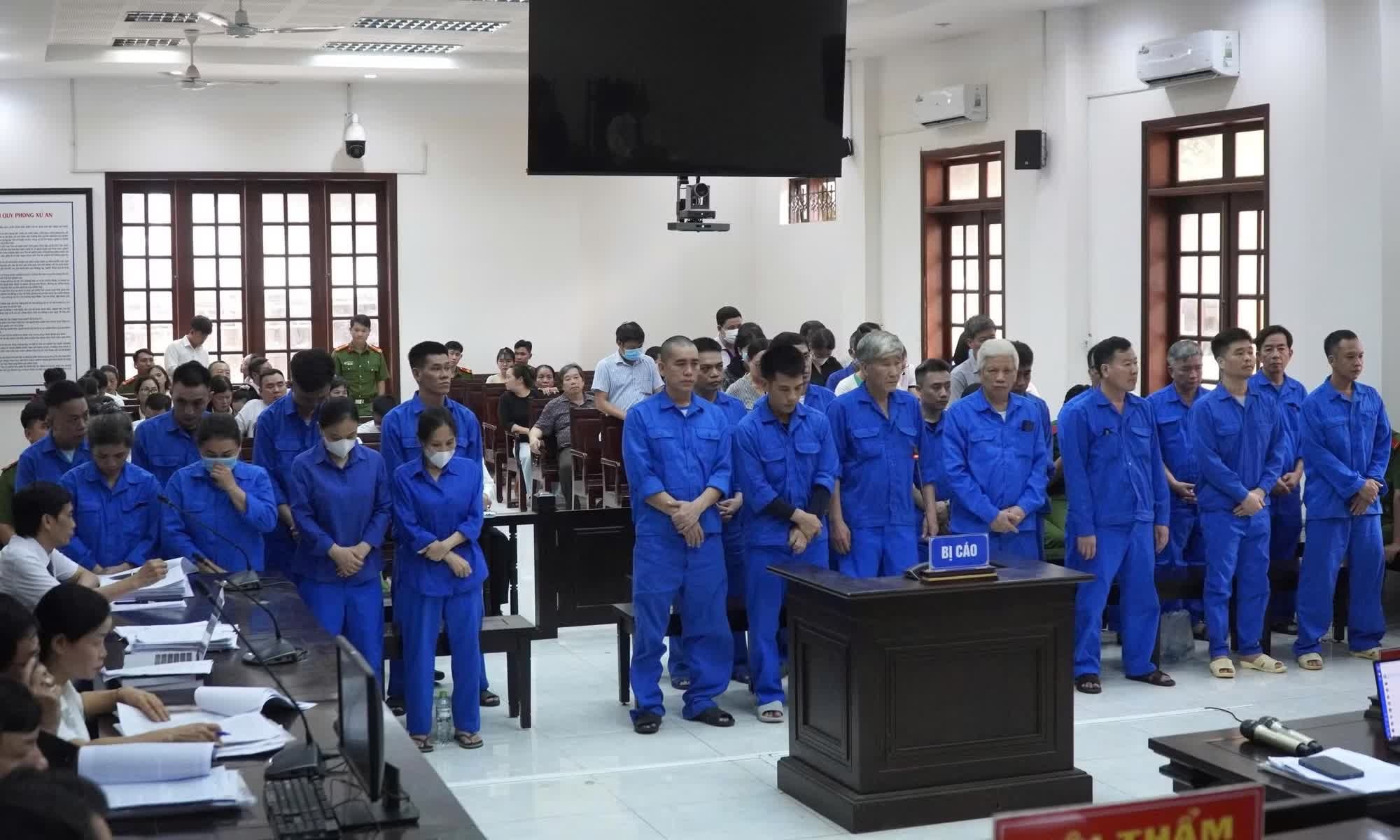 Xét xử 42 bị cáo trong vụ 'bán' bệnh án tâm thần