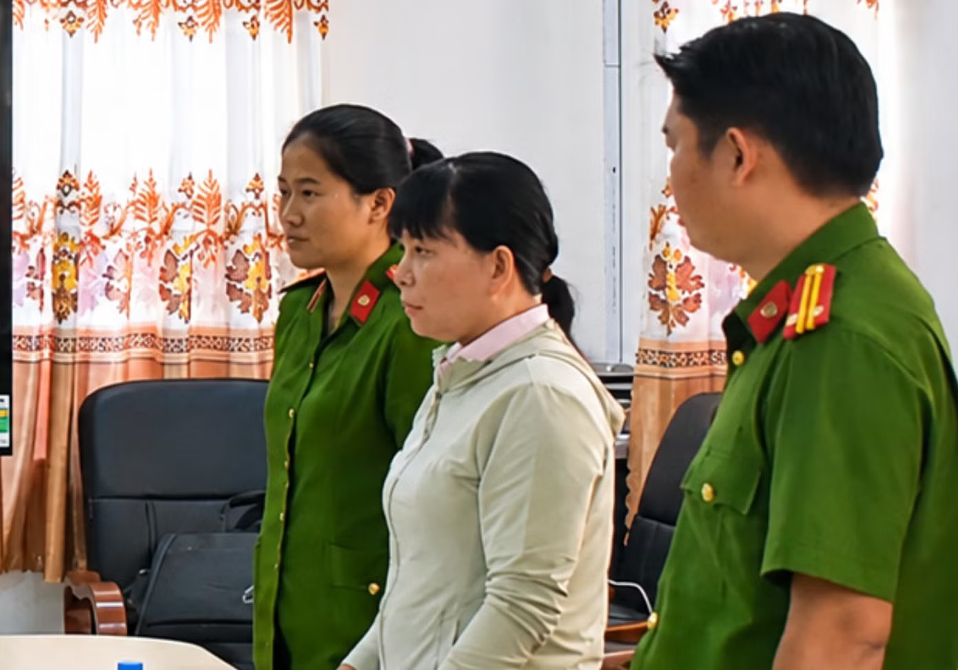 Nhân viên trung tâm y tế chiếm đoạt hơn 400 triệu đồng