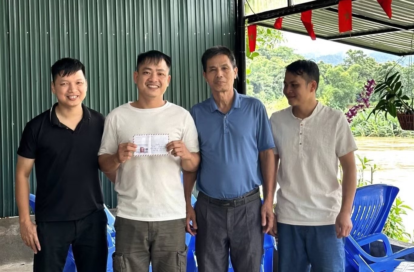 cứu người trong lũ ảnh 3