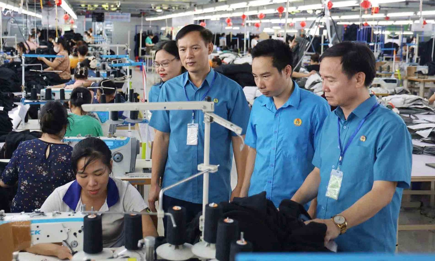 Bộ Nội vụ nêu lý do chưa phù hợp giảm từ 48 xuống 44 giờ làm việc/tuần