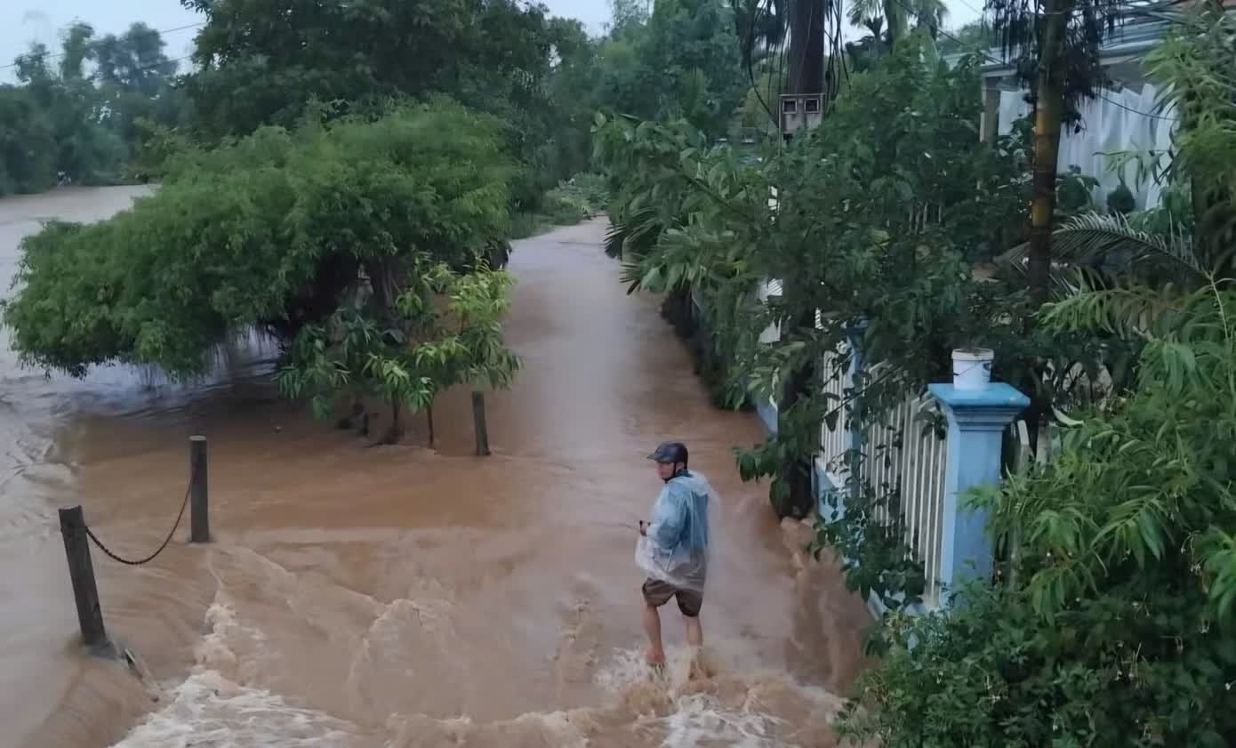TP Huế mưa rất lớn