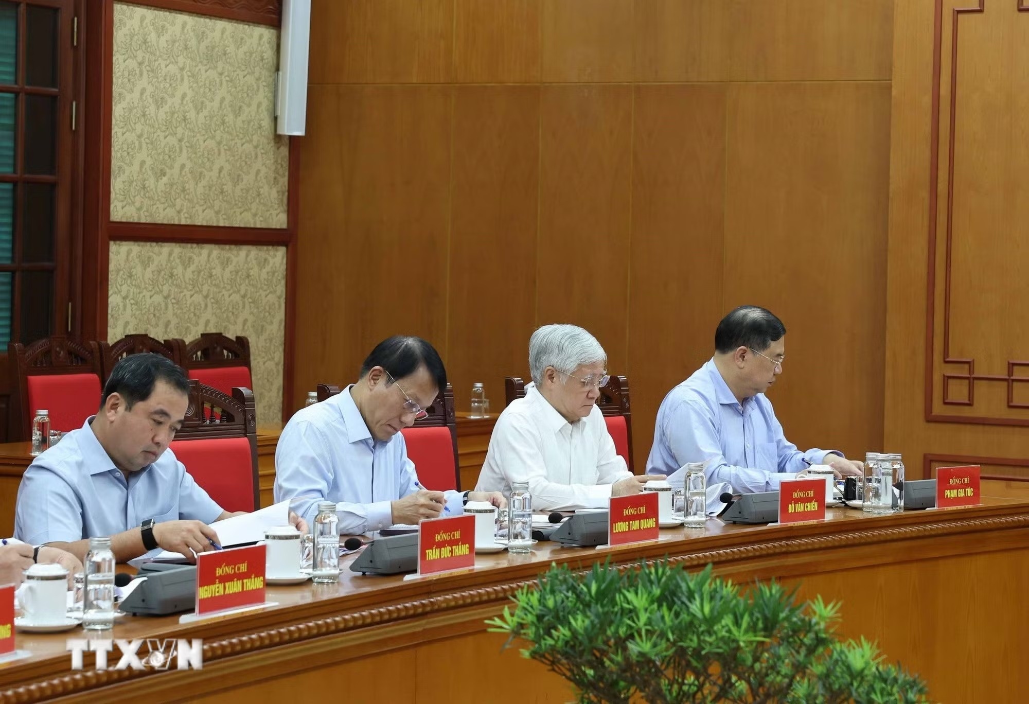 tổng b&iacute; thư ảnh 3