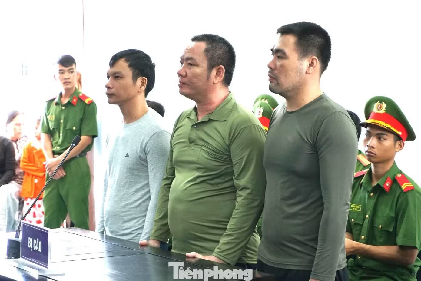 Vụ bị đ&aacute;nh,  Th&acirc;n t&agrave;n ma dại ảnh 1